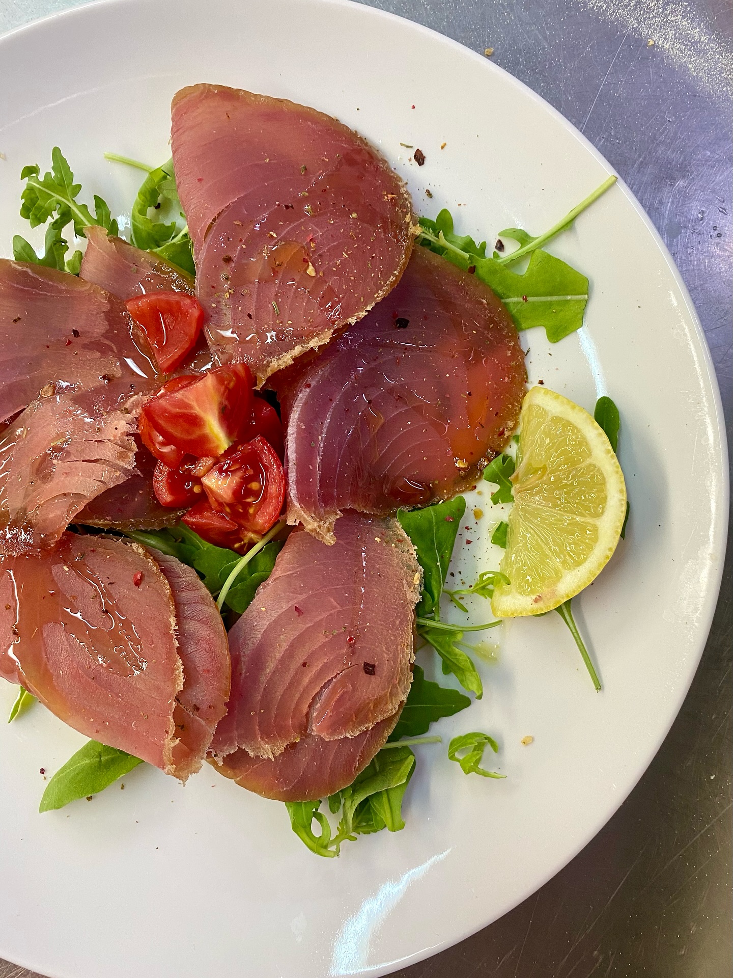 Carpaccio di Tonno Affumicato con Finocchi e Arance